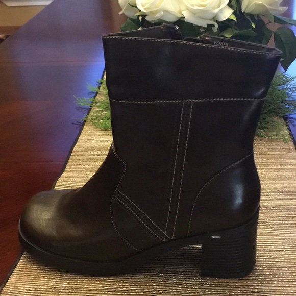 Ankle boots - Picture 2 of 3